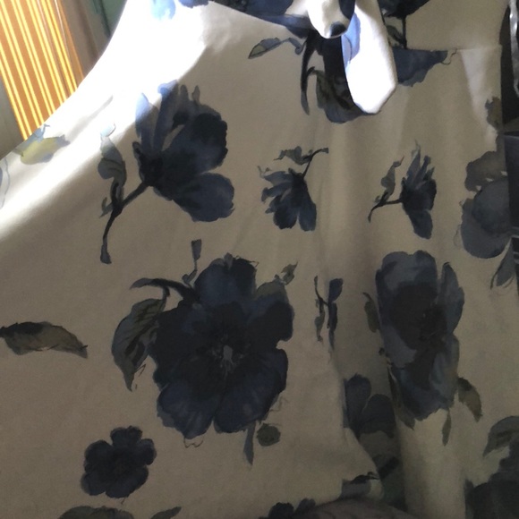 White and blue flower print dress - Picture 3 of 6